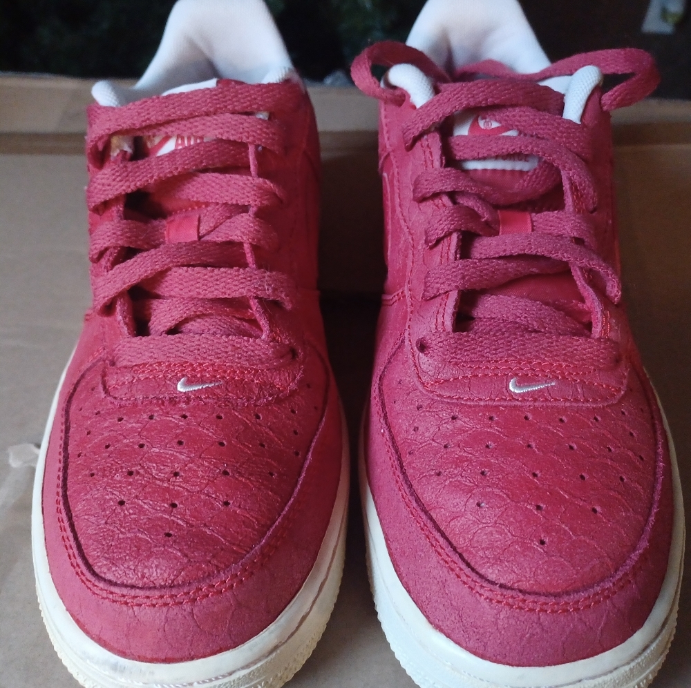 NIKE AIR FORCE ONE RED CROC SNAKESKIN SIZE 7